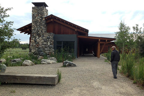 path leading from the trailhead kiosk to the Interpretive center