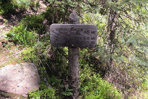 Onahu Creek Trail - Tonahutu Creek Trail Junction trail sign