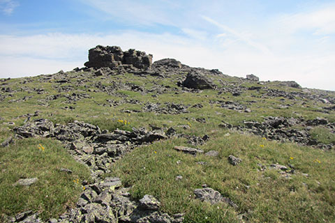 rock outcrops at Ptarmigan Point to the side of the trail