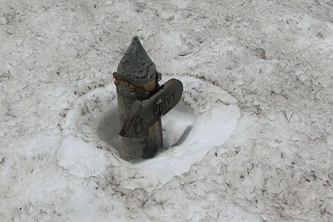 Privy sign in the snow